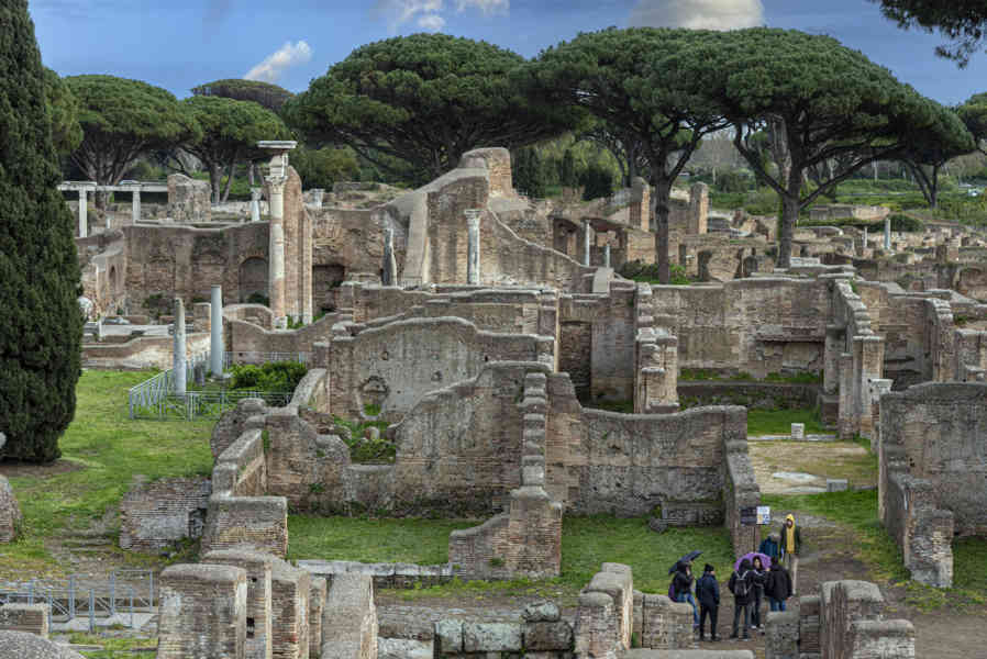 Italia - Ostia 32 - parque arqueológico de Ostia Antica.jpg